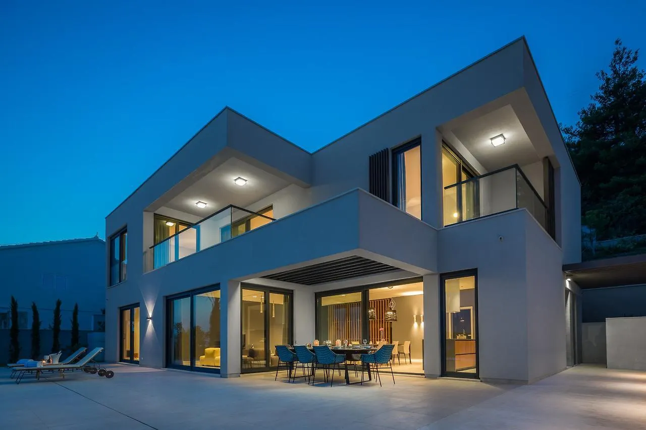 Ultraluxury Villa Elyzeum With Heated Pool Trogir 0*,
